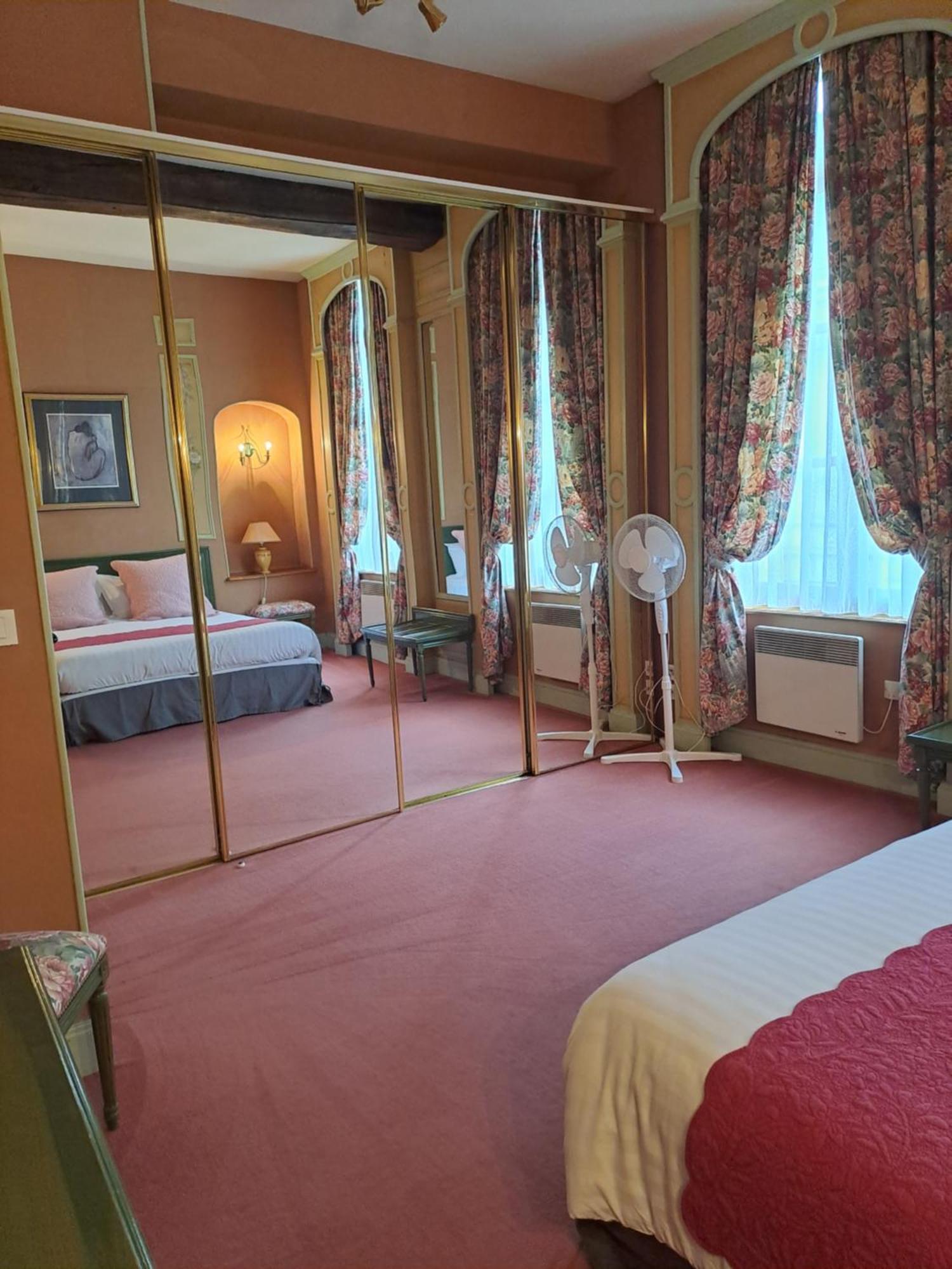 Hotel Particulier Des Canonniers Сен-Кантен Номер фото